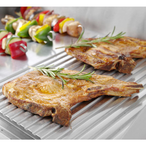 Plancha grill &eacute;lectrique acier chrom&eacute; 1/2 lisse et 1/2 rainur&eacute;e 2400W Profil Line - Hendi