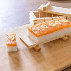 Presse &agrave; oshizushi en cypr&egrave;s - 5 sushis