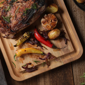 Planche &agrave; d&eacute;couper avec rigole en bois de teck Churrasco - Tramontina